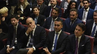 Sondaggio di Tecnè, cifra inverosimile per il governo: la fiducia cala a picco