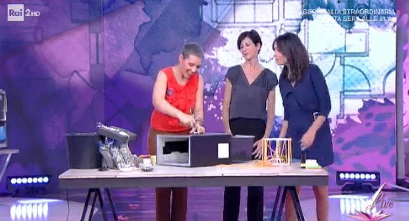 Caterina Balivo, la gaffe a Detto fatto della mamma: "Guarda, la schiuma copre tutto il pisello che è grande"