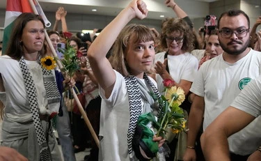 Greta Thunberg, negata la sala all'università. E i collettivi insorgono