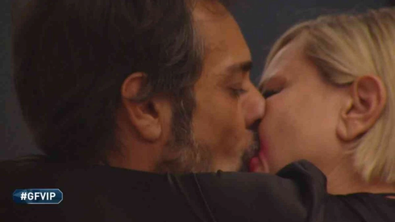 Gf Vip, si accende la passione tra Antonella Elia e Pietro: il dettaglio che non passa inosservato