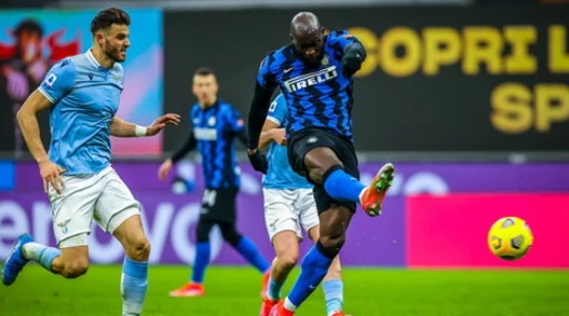 Inter capolista, schiantata la Lazio con un super Lukaku: ora Milan e Juve tremano davvero