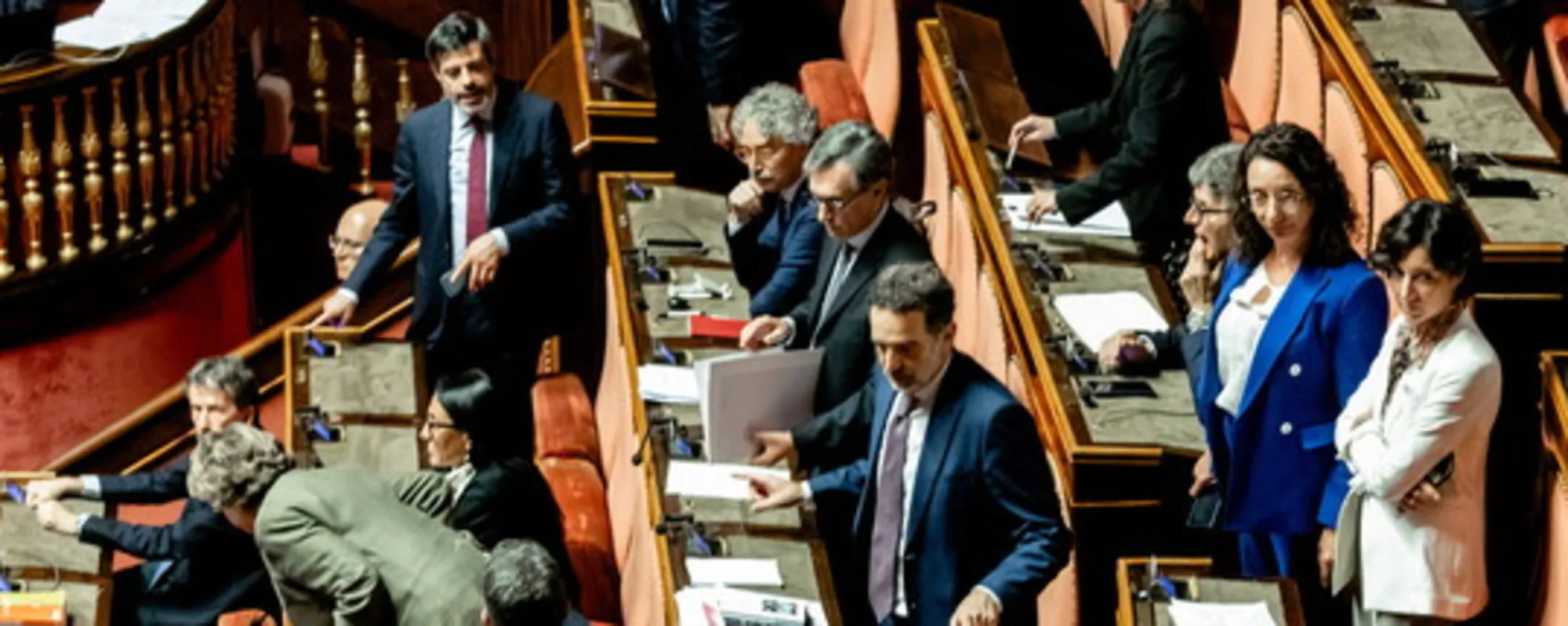 Chi sono quelli del Pd che hanno applaudito Meloni: Schlein ko