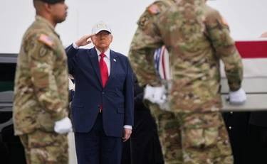 Iran, la guerra nel Golfo in diretta. Trump, "può finire ad aprile". Manda 10mila soldati e scrive a Xi