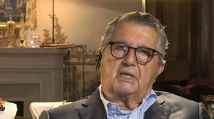 Carlo De Benedetti, altra vergogna su Silvio Berlusconi: "Sul Cav dico solo una cosa", ora si spaccia come un galantuomo