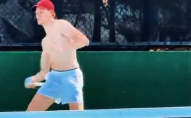 Jannik Sinner, a cosa lo costringe Vagnozzi: il video che "preoccupa"