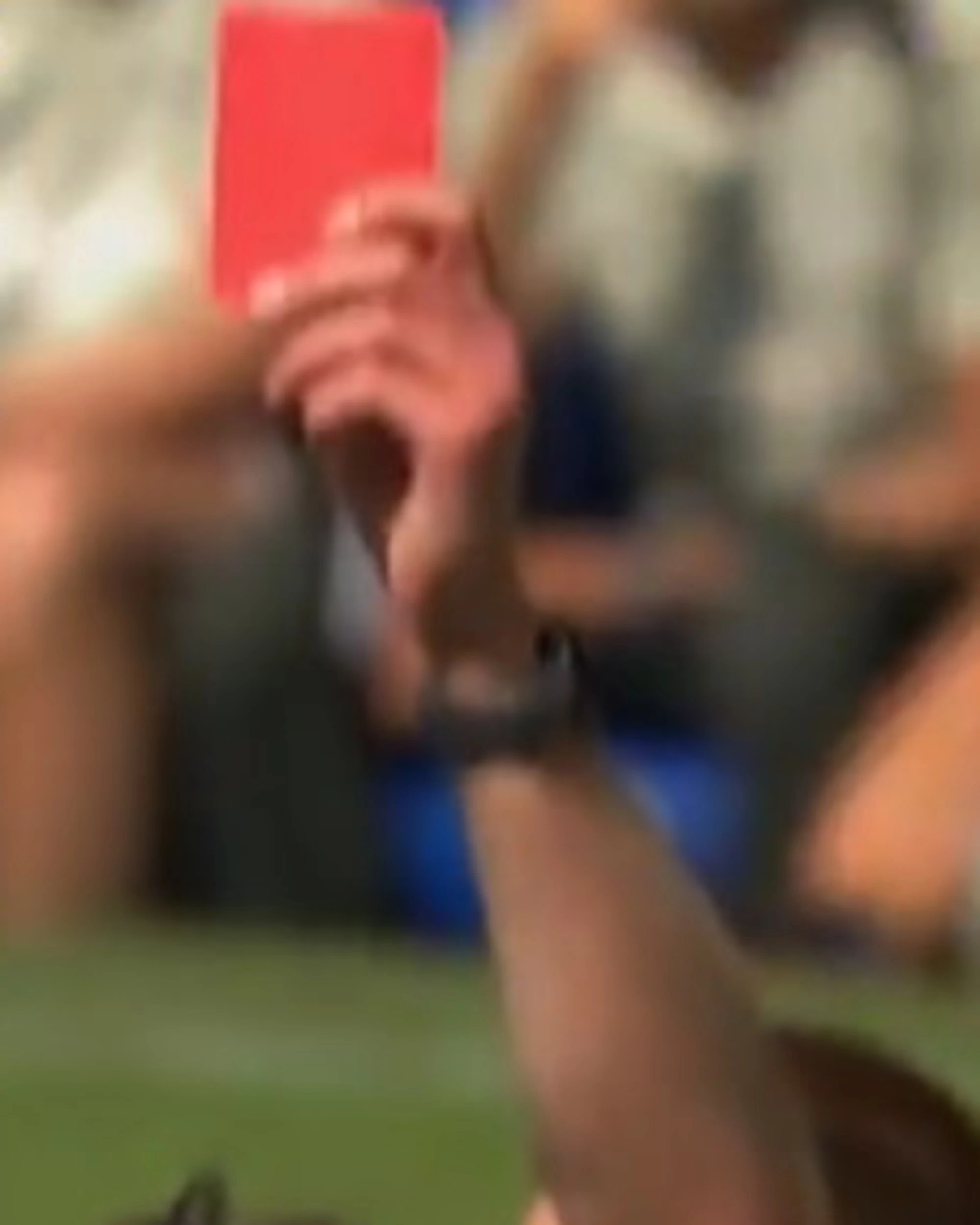 Milan, la partita disastrosa di Andrei Coubis: autogol e rosso diretto