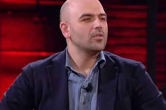 Gregoretti, flop di Roberto Saviano: esulta per il processo a Salvini, ma il web: "In Tribunale tu e Vauro"
