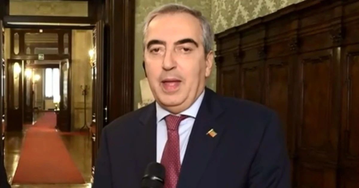 L'Aria Che Tira, Gasparri rivela il segreto di Macron: "Quanto si fa dare"