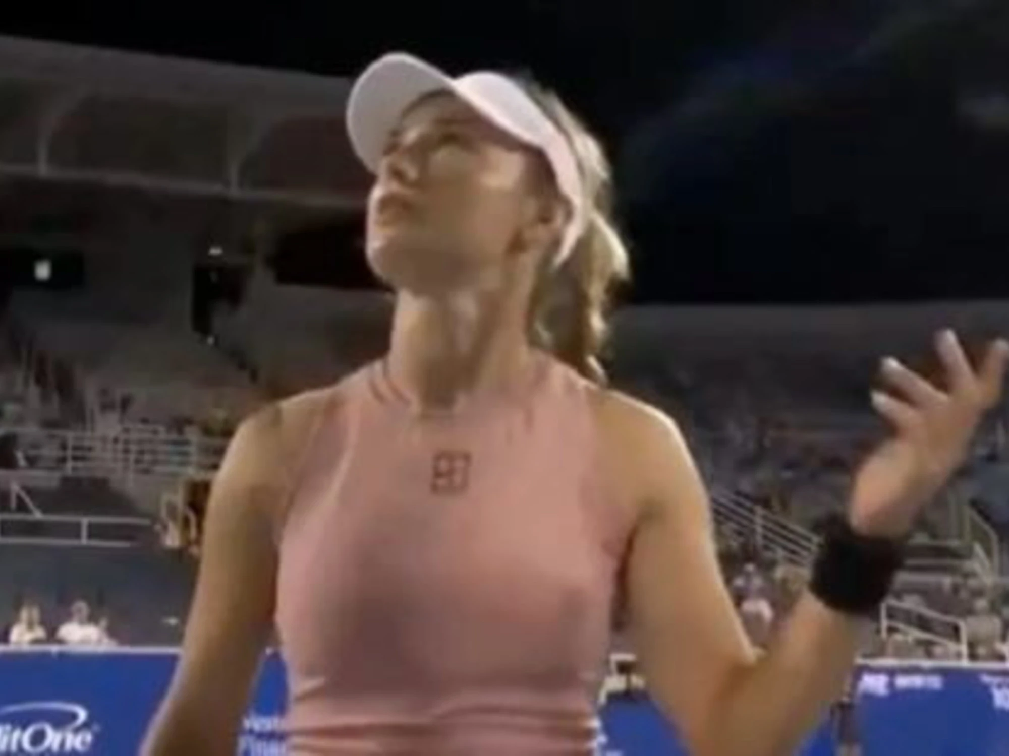 Anna Kalinskaya indignata: "Versi strani", si ferma tutto