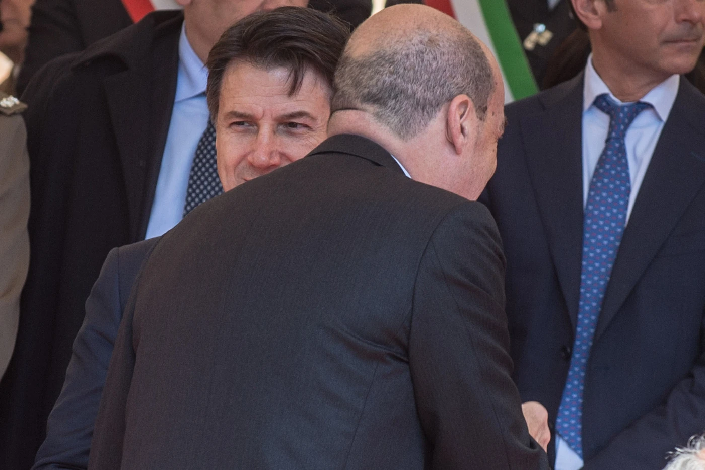 Giuseppe Conte e i servizi segreti, voci incontrollate: "Deve stare attento, conseguenze imbarazzanti"
