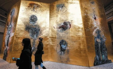 Così l'alchimista dell'arte ha ridato vita alle alchimiste