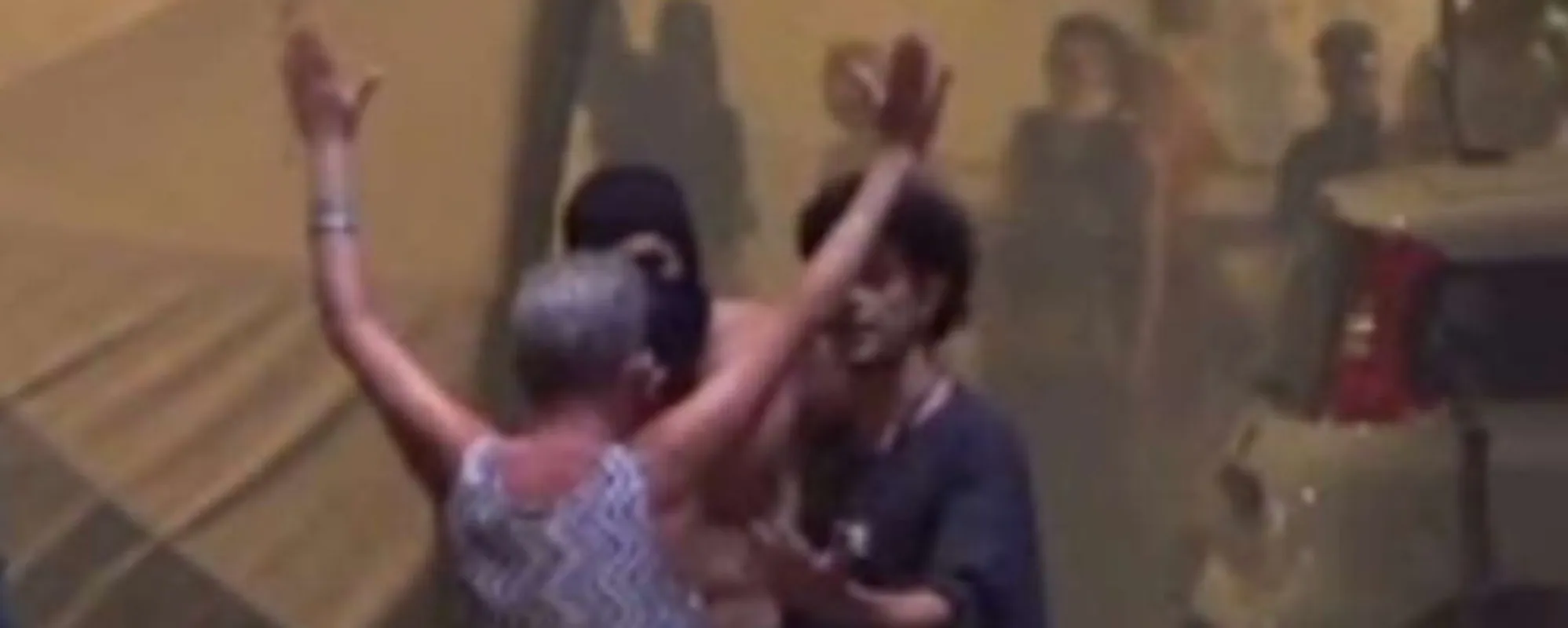 "Meloni mi ha telefonato. Invece...". La 63enne che ha sfidato i violenti demolisce il Pd