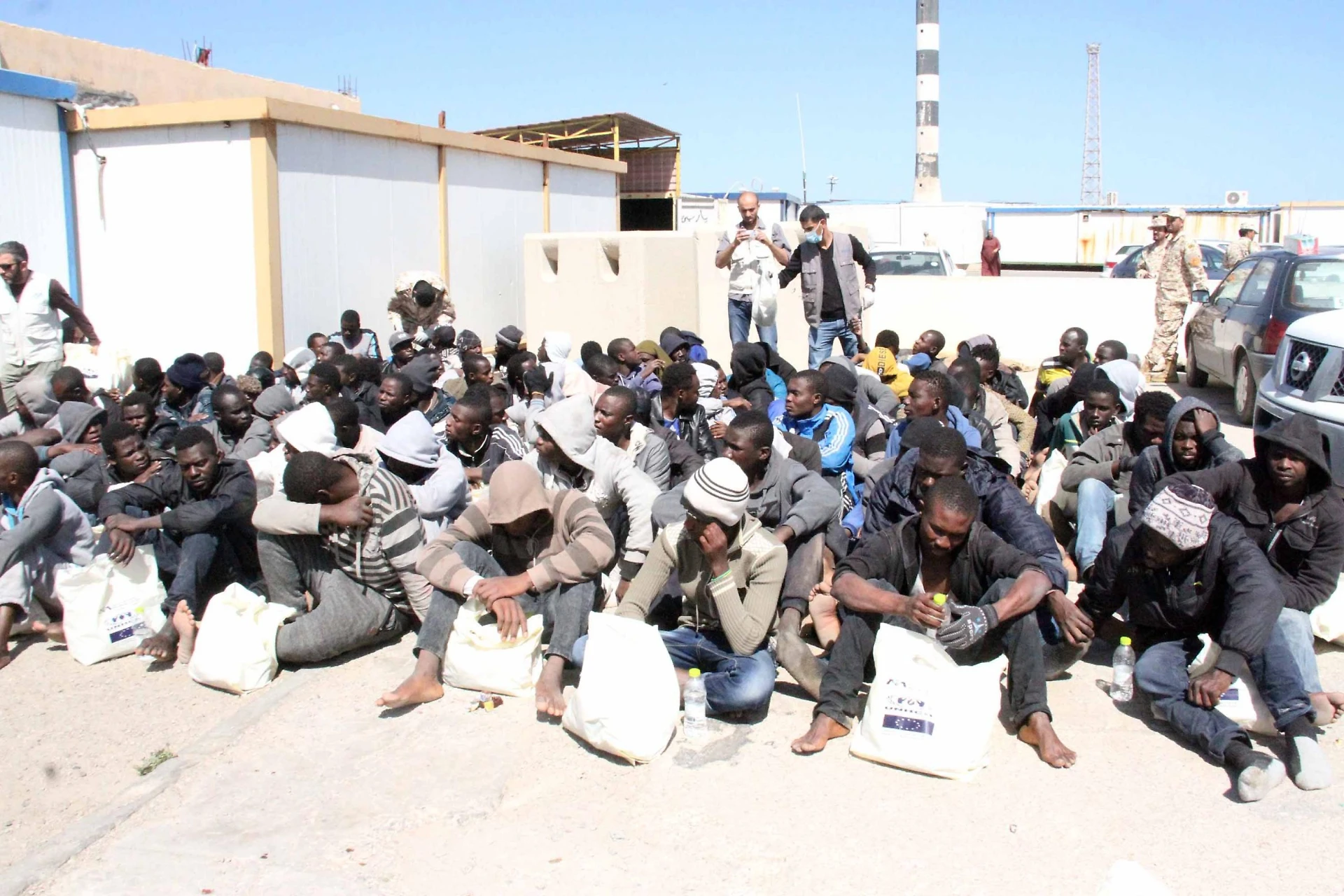 Immigrazione, chi sono i due italiani che aiutano gli scafisti a Malta: "Hanno supermotoscafi"