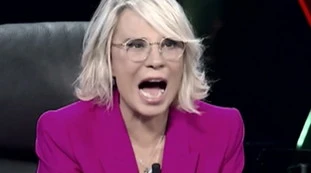 Tu si que vales, clamorosa Maria De Filippi: "Bravo, solo a Napoli voi..."