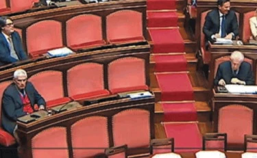 Meloni al Senato, fuga e vergogna a sinistra: ore 13.05, cosa succede quando parla la premier