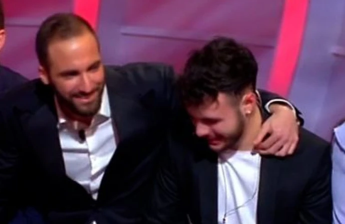 C'è posta per te, Higuain e il regalo inaspettato: "Per aiutarvi", ecco cosa regala alla famiglia di Mario