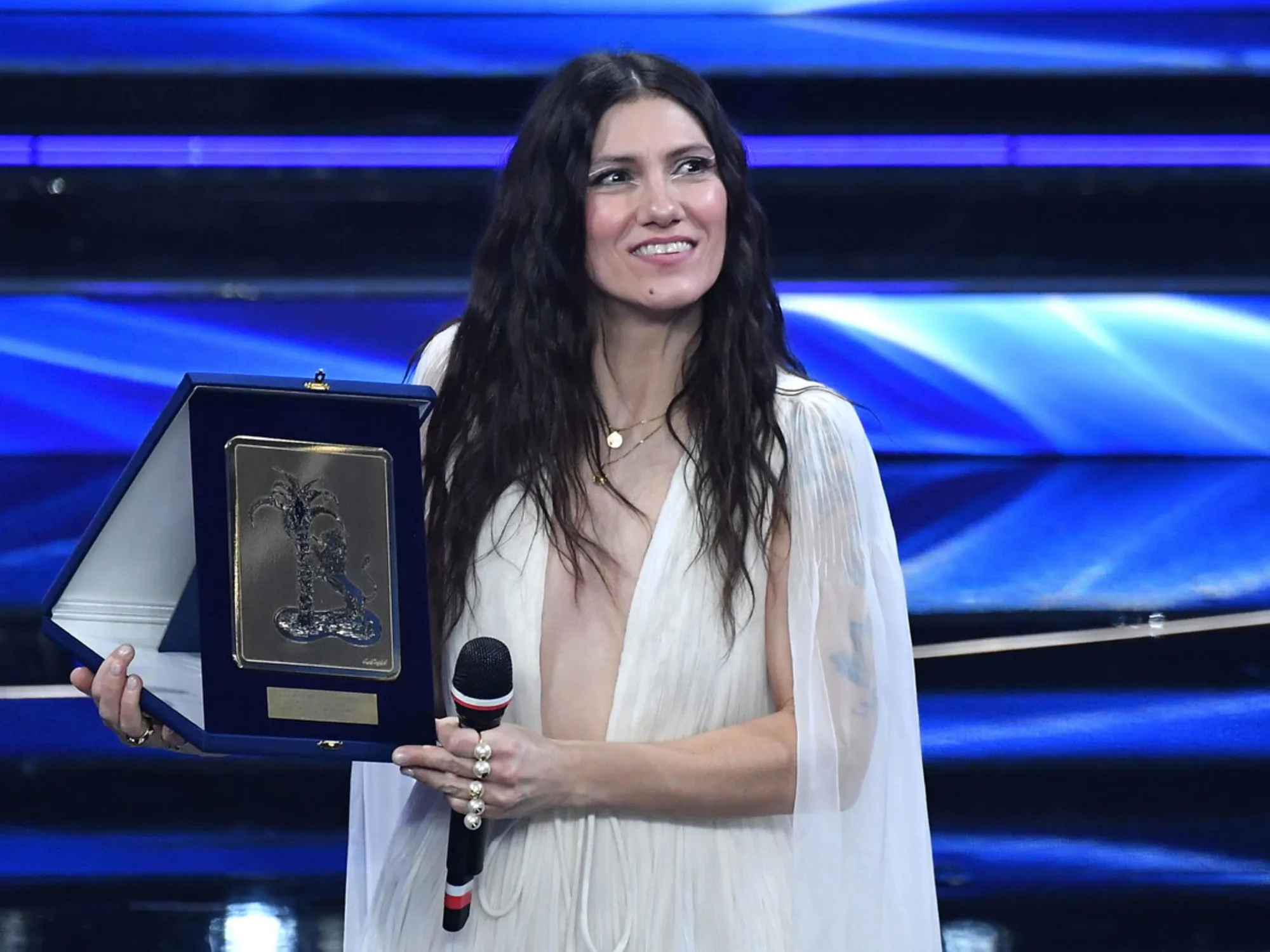 Leggi l'articolo: "Mi hanno censurata". Elisa, denuncia e figuraccia: è una questione di soldi