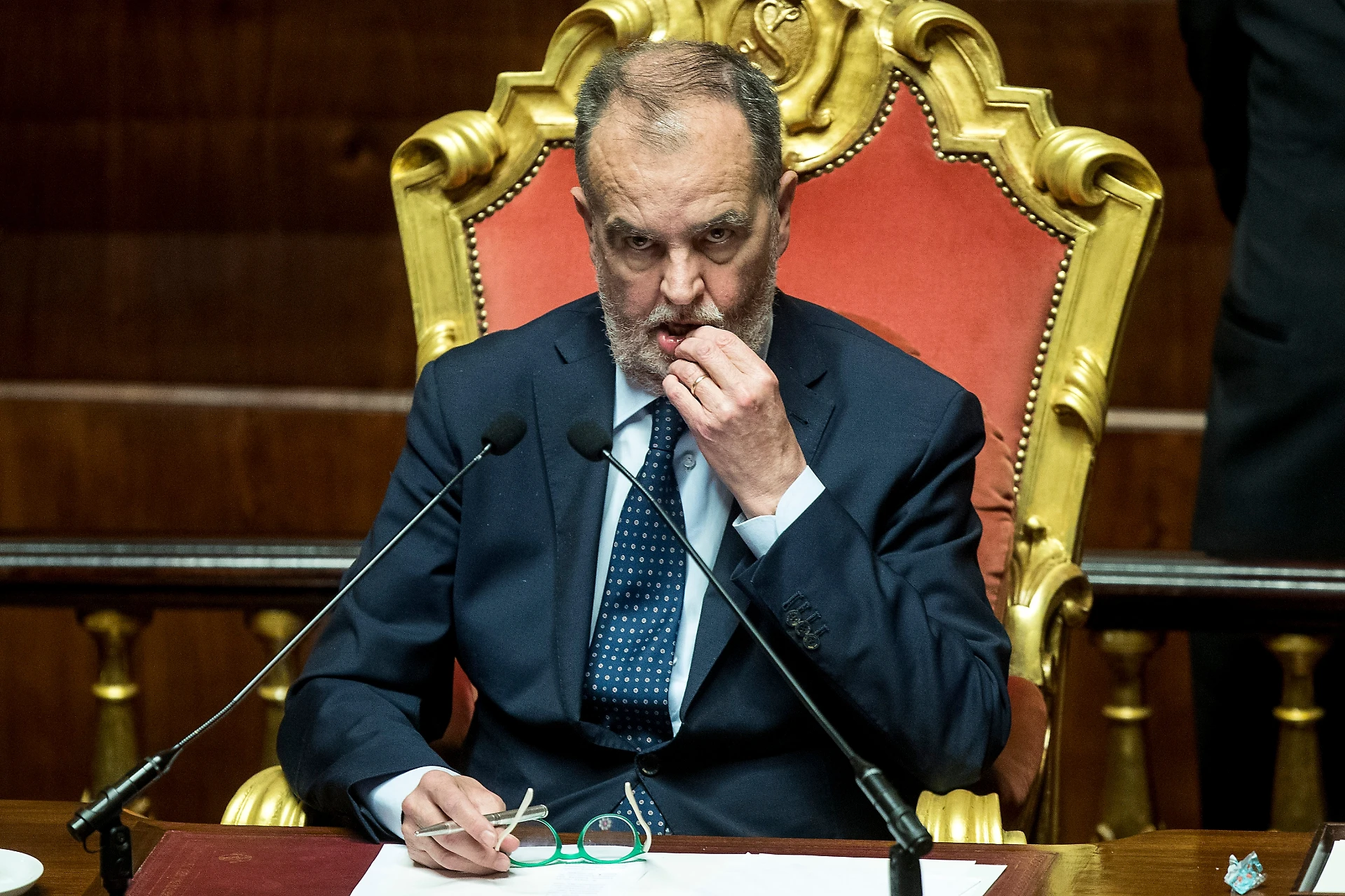 Roberto Calderoli, il dramma: "Combatto da sei anni contro il tumore. In Aula con i drenaggi sotto la giacca"