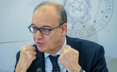 Giuseppe Valditara, il sindaco di Grottaminarda: "Io, di sinistra e del '68, apprezzo quel che fa". Compagni ko