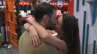 Grande Fratello Vip, Dayane Mello, agguato sconvolgente: si avvinghia a Zenga, raptus di passione nel corridoio