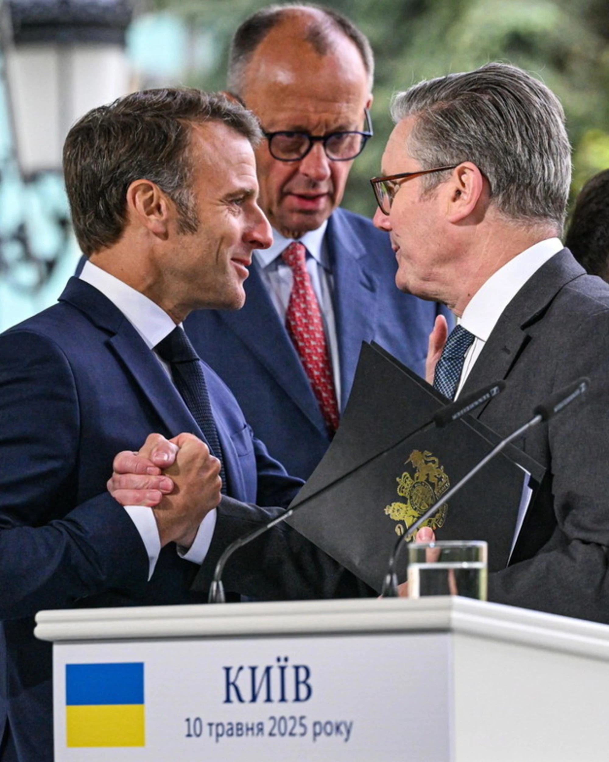Meloni fa bene a evitare Macron e Merz: volenterosi e senza voti