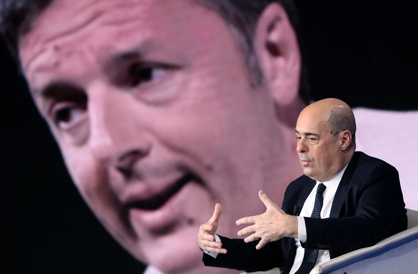 Milleproroghe, Italia Viva vota con l'opposizione. Zingaretti contro Renzi: "Situazione insostenibile"