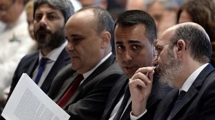 M5s, la guerra interna diventa una faida legale: "Minaccia incrociata di sanzioni"