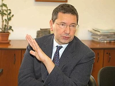 Roma, assaltato gazebo di Marino. Interrotto tour candidato sindaco Pd