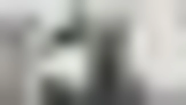 Sventola la bandiera siriana a Londra, riaperta l'ambasciata