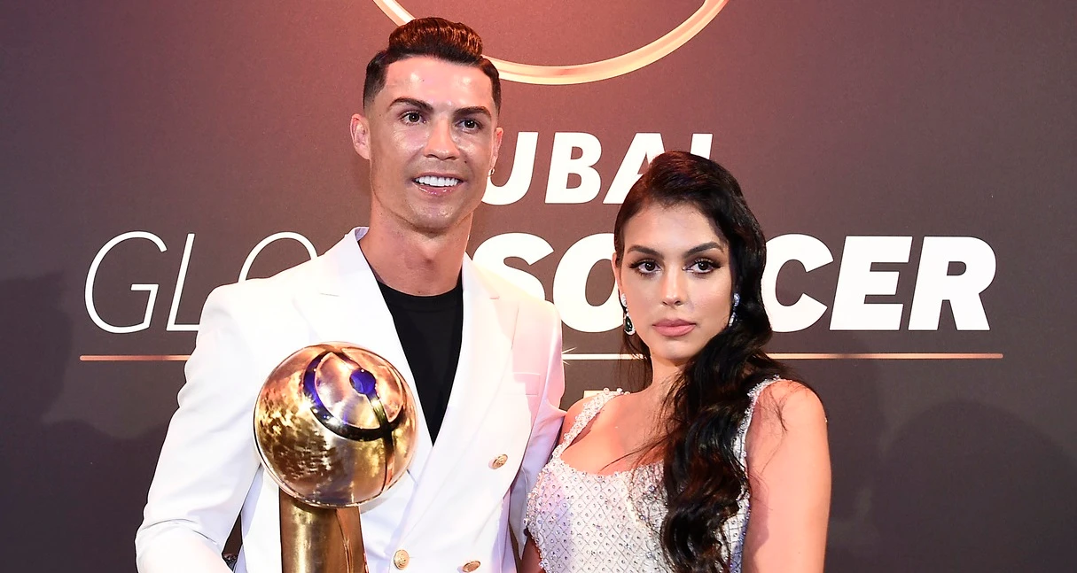 Cristiano Ronaldo, Telecinco: "A Georgina Rodriguez 50-100mila euro al mese per le spese e accudire i bimbi"