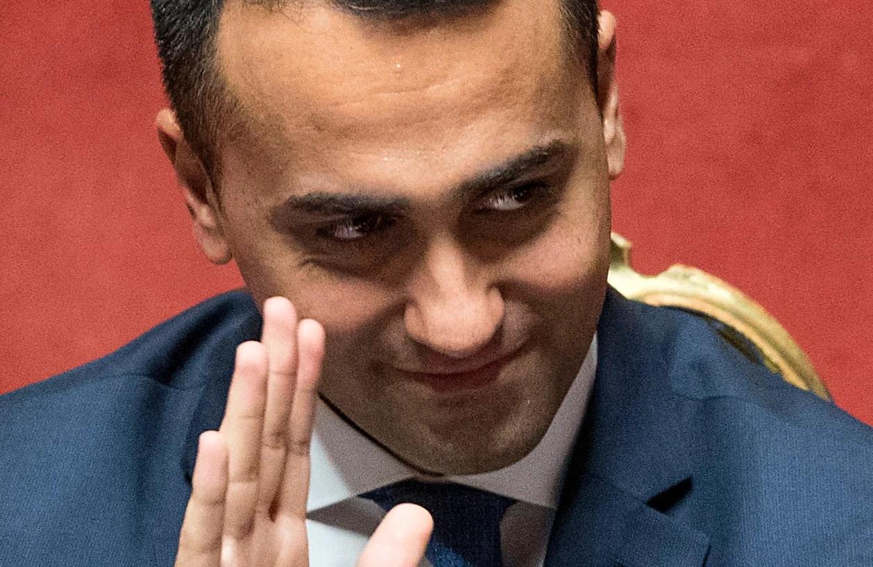 Luigi Di Maio, il complotto contro il governo: "Perché un certo sistema vuole farci cadere"