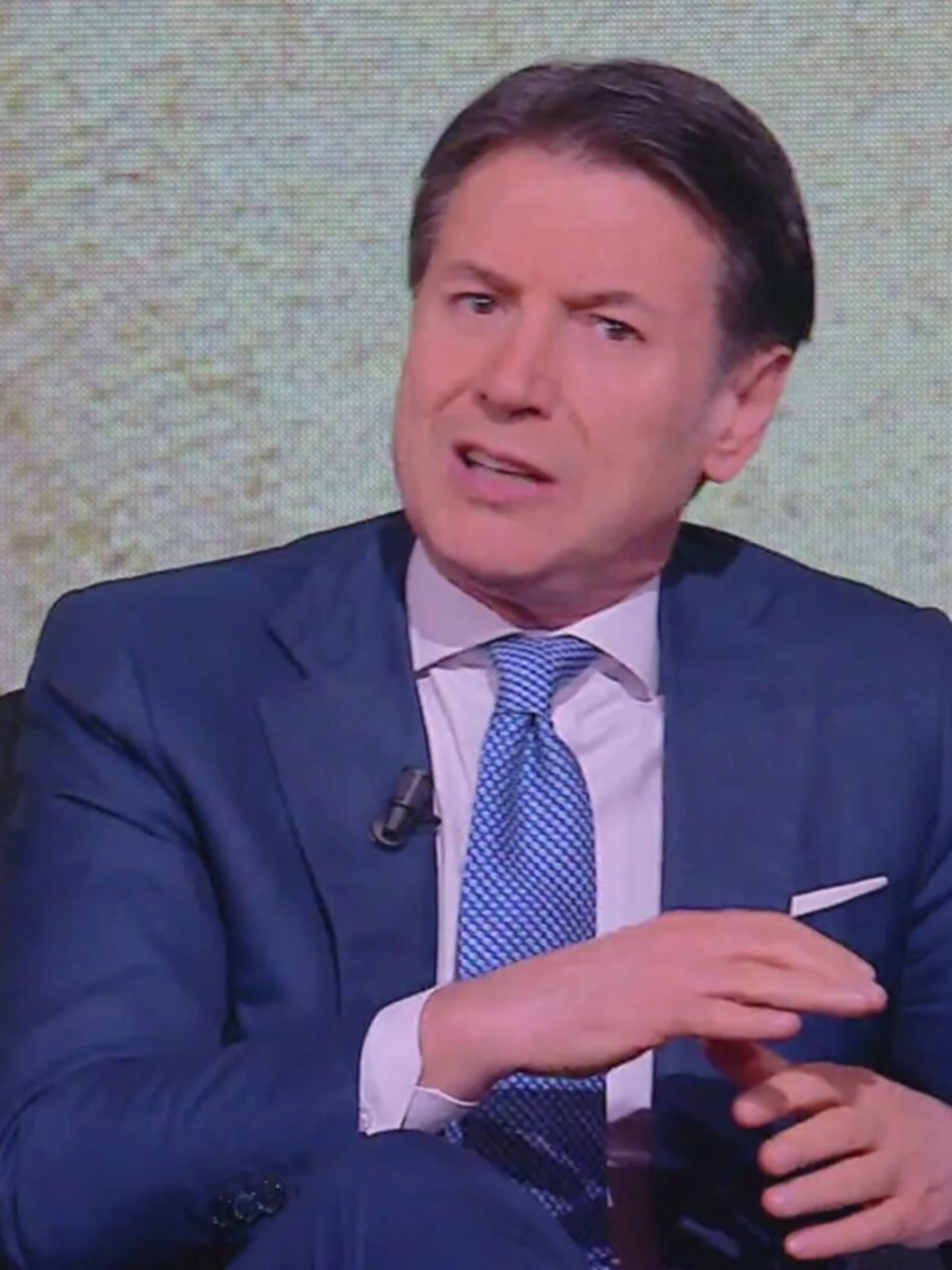 FdI azzera Giuseppe Conte: "Imbarazzante", la figuraccia in tv