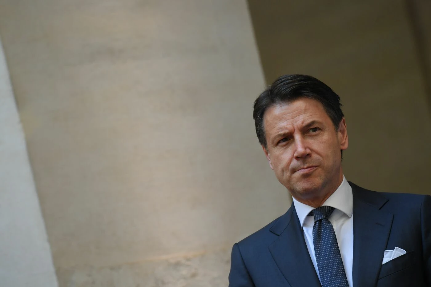 Giuseppe Conte accusa Matteo Salvini di ingerenze e medita il piano per cambiare la maggioranza