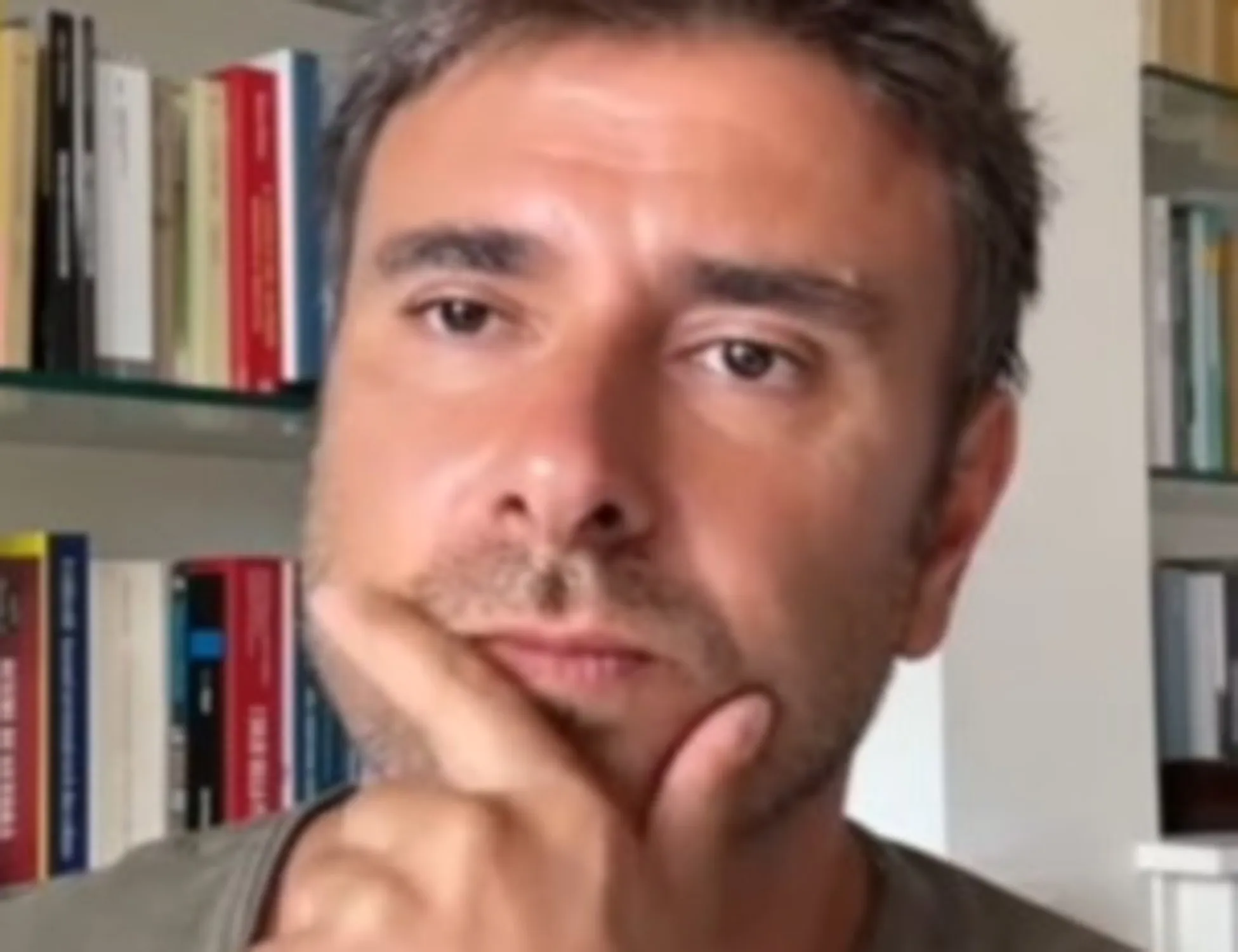 Leggi l'articolo: Ansia per Di Battista, slitta il rientro: le indiscrezioni che filtrano da Cuba