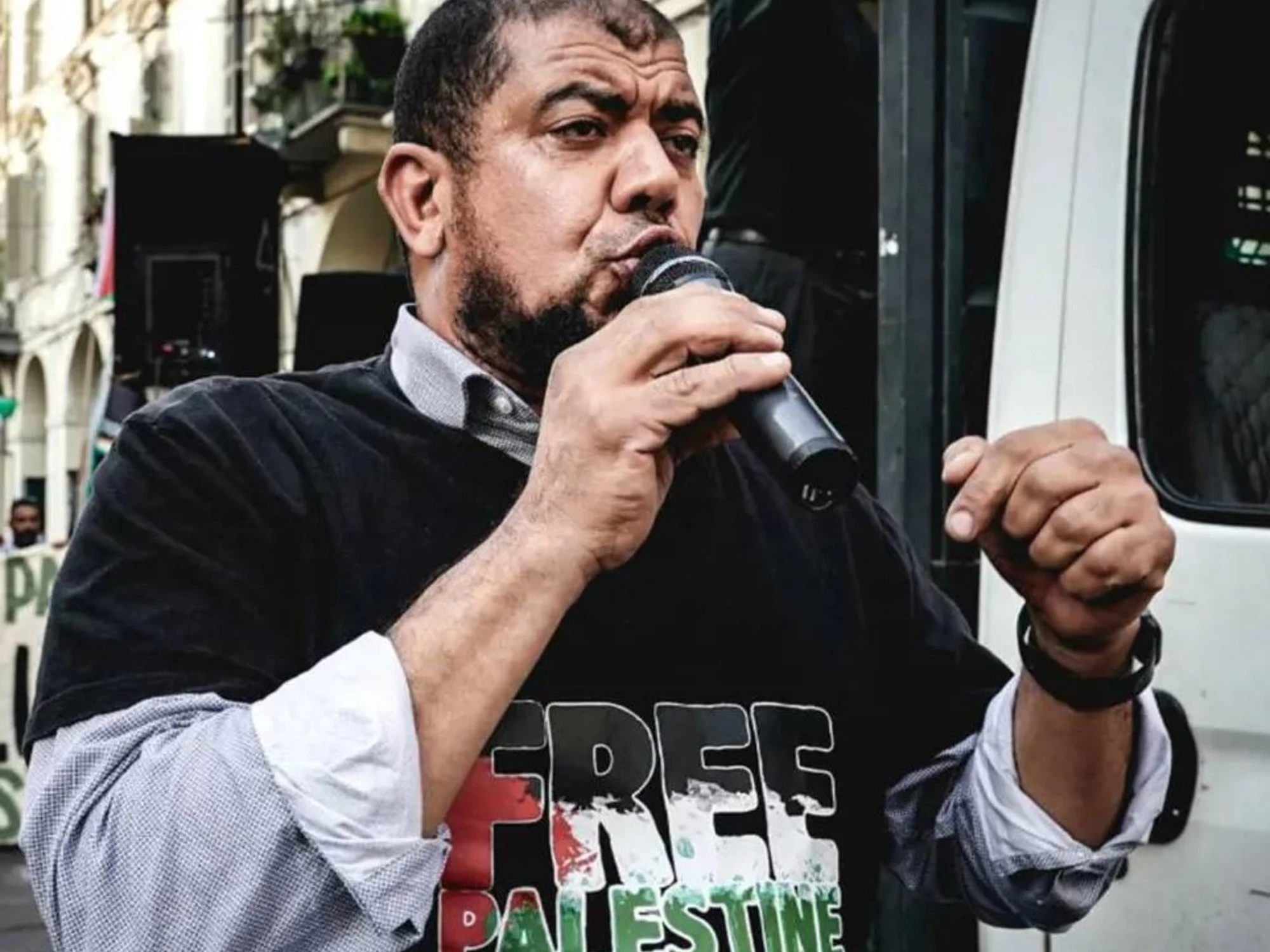 L'imam Mohamed Shahin è un "pericolo per lo Stato"? Le toghe lo liberano