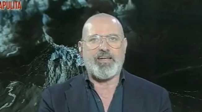 Stefano Bonaccini contro il reddito di cittadinanza nel giorno dei fratelli Bianchi: "Soldi per stare sul divano, non è dignità"
