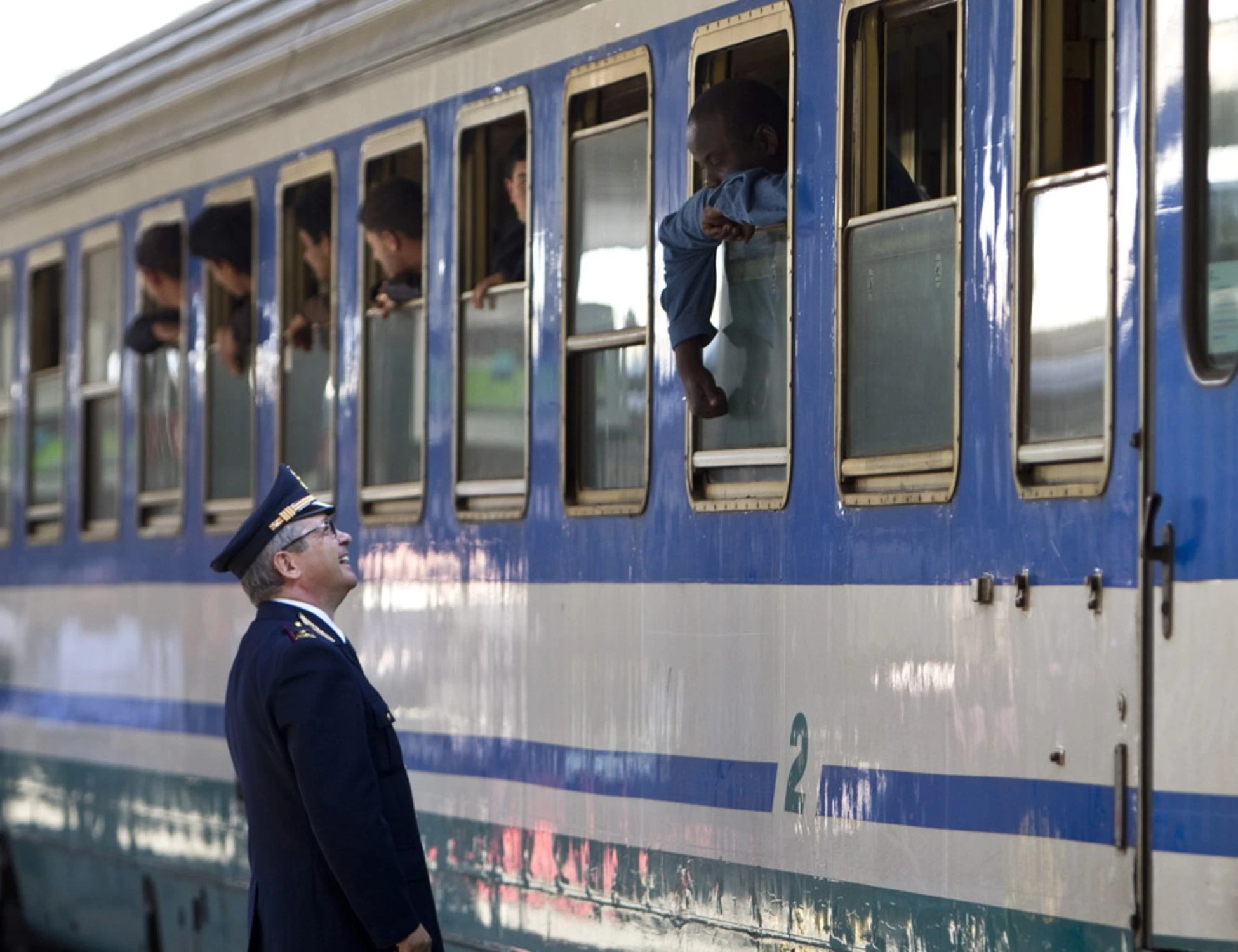 Ventimiglia, capotreno sfregiato con cocci di vetro: ancora violenza