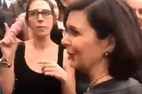 Giorgia Meloni demolisce Laura Boldrini: "Balla pure per chiedere più immigrati, intanto noi..."