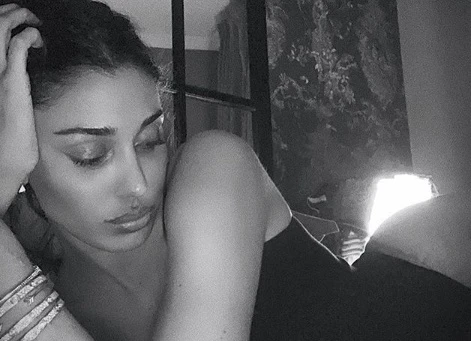 Belen Rodriguez, la foto che scatena un dramma coniugale: "Ti voglio per un'ora", si fa fuori da solo