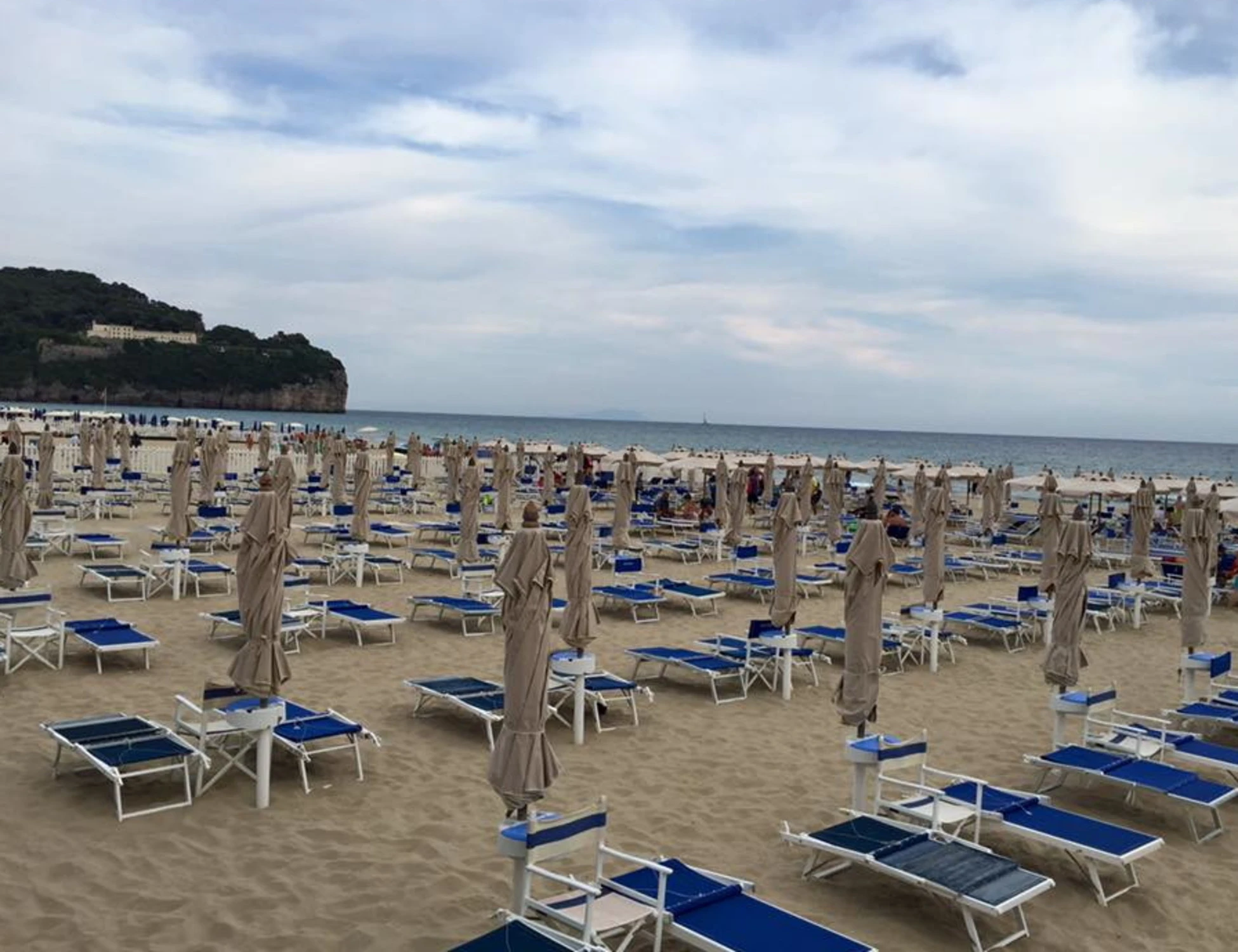 Gaeta, atti osceni davanti a ragazze minorenni: 48enne fermato dai bagnanti e denunciato