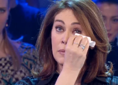 Verissimo, la confessione choc di Elena Sofia Ricci: "A 12 anni sono stata abusata da un amico di famiglia"