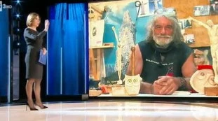 CartaBianca, Mauro Corona e l'intimo rosso di Bianca Berlinguer: che imbarazzo