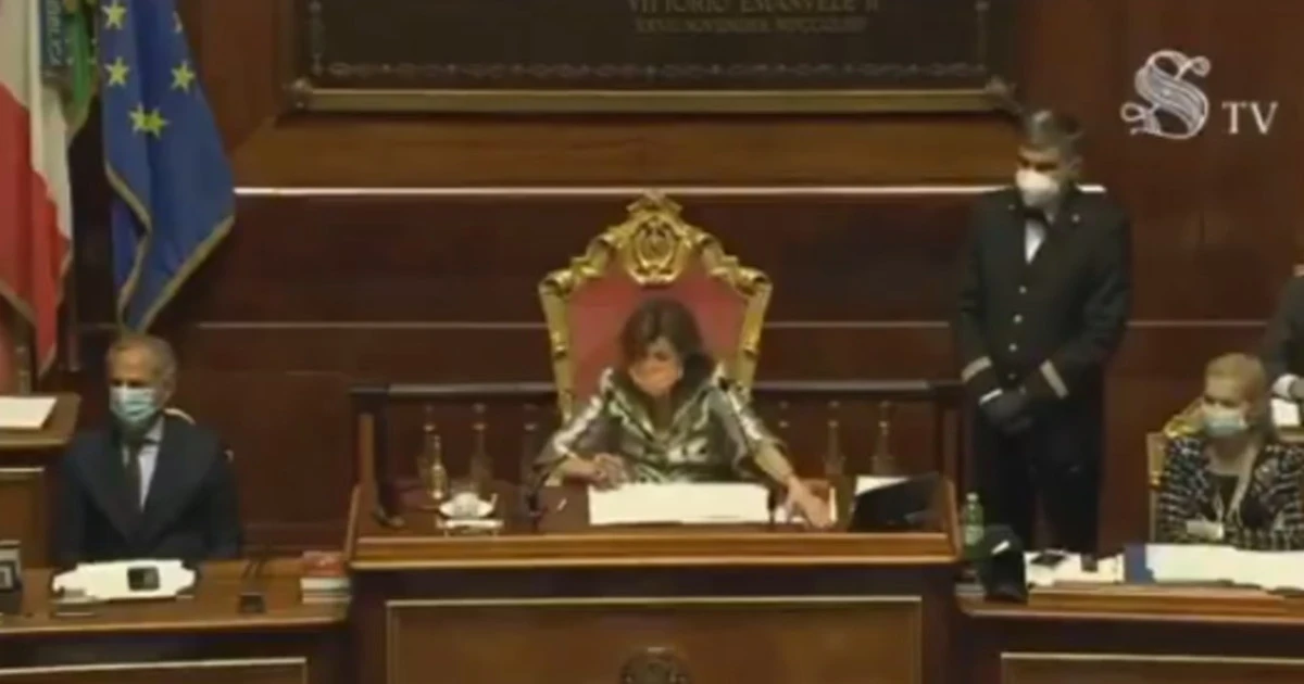 Matteo Salvini, i "92 minuti di applausi in Senato": Casellati travolta, polemica con la collega
