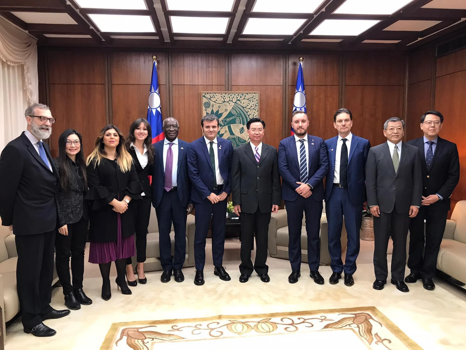 Gian Marco Centinaio e la delegazione Italia-Taiwan incontrano i ministri di Esteri e Giustizia