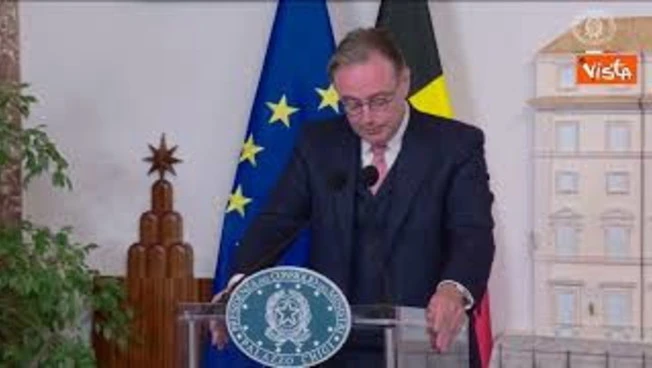 Premier belga De Wever in italiano: Grazie per l'accoglienza calorosa, anche "in senso letterale"