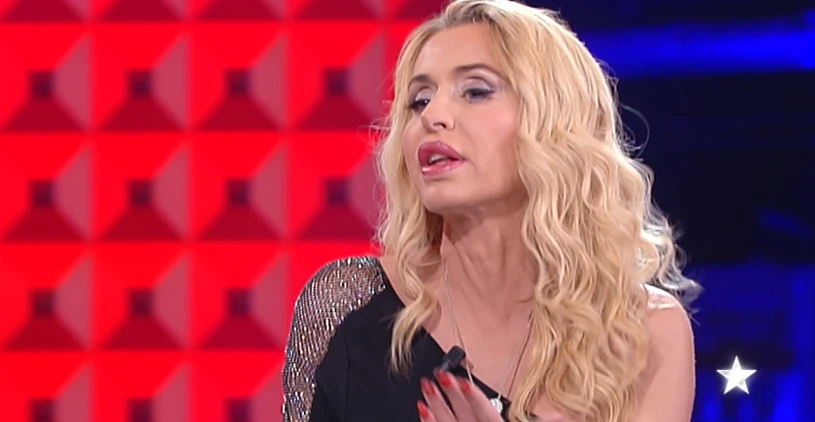 Valeria Marini contro il Grande Fratello Vip: "Io un cesso? Signorini intervenga se vuole parlare di rispetto"
