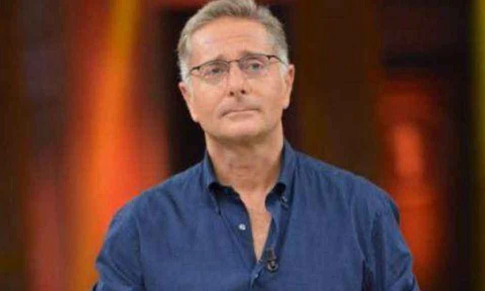 Ciao Darwin, il comunicato di Bonolis dopo le settimane di stop: "Mi sta a cuore dirvi qualcosa"