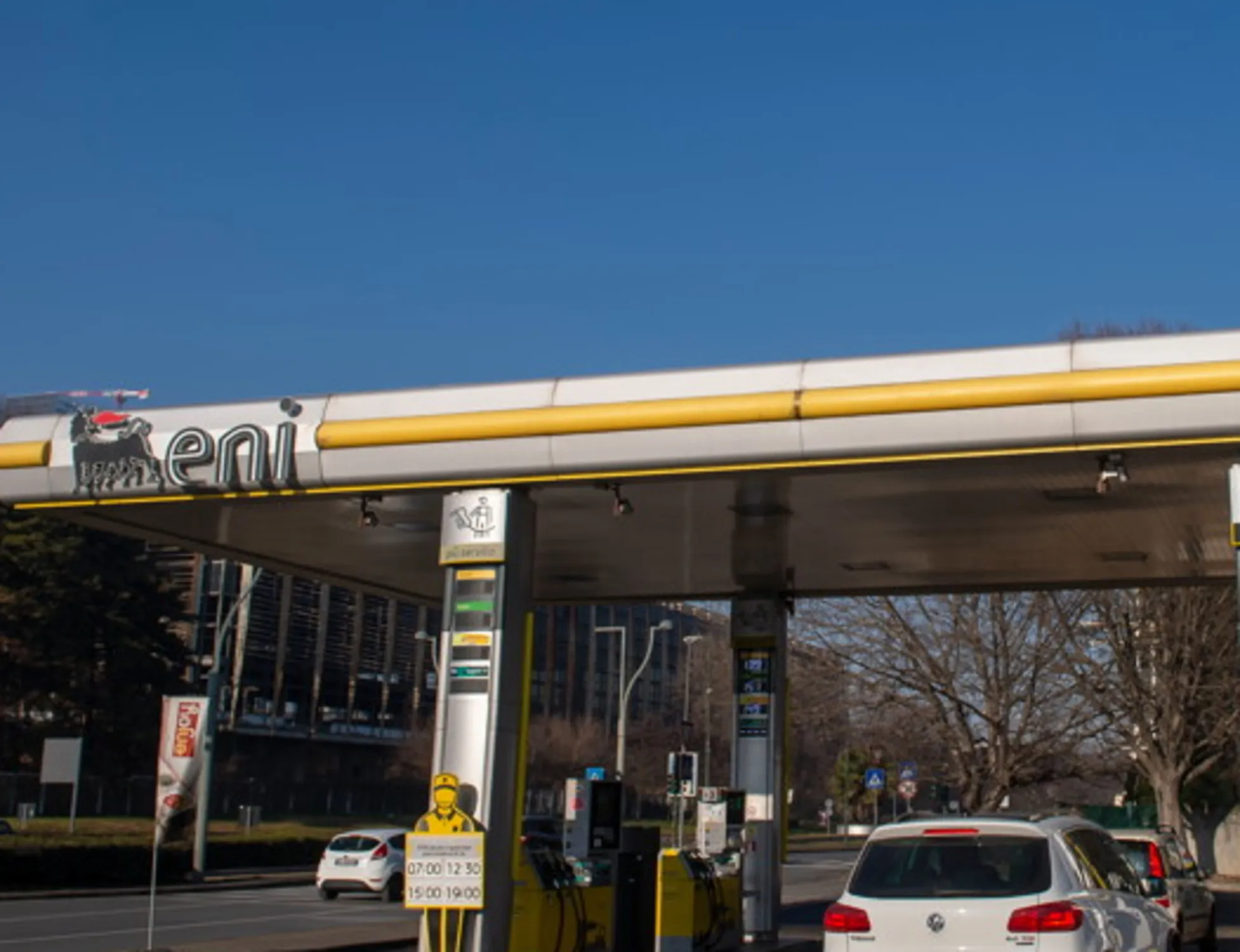 Leggi l'articolo: Benzina a 1,99 e diesel a 2,19: Eni fissa un tetto ai prezzi. Dove si trovano le stazioni <span style="color: rgb(153, 0, 0);">La mappa</span>