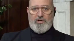 È sempre Cartabianca, Bonaccini delira: "Abruzzo? Solo sei punti, luna di miele finita"