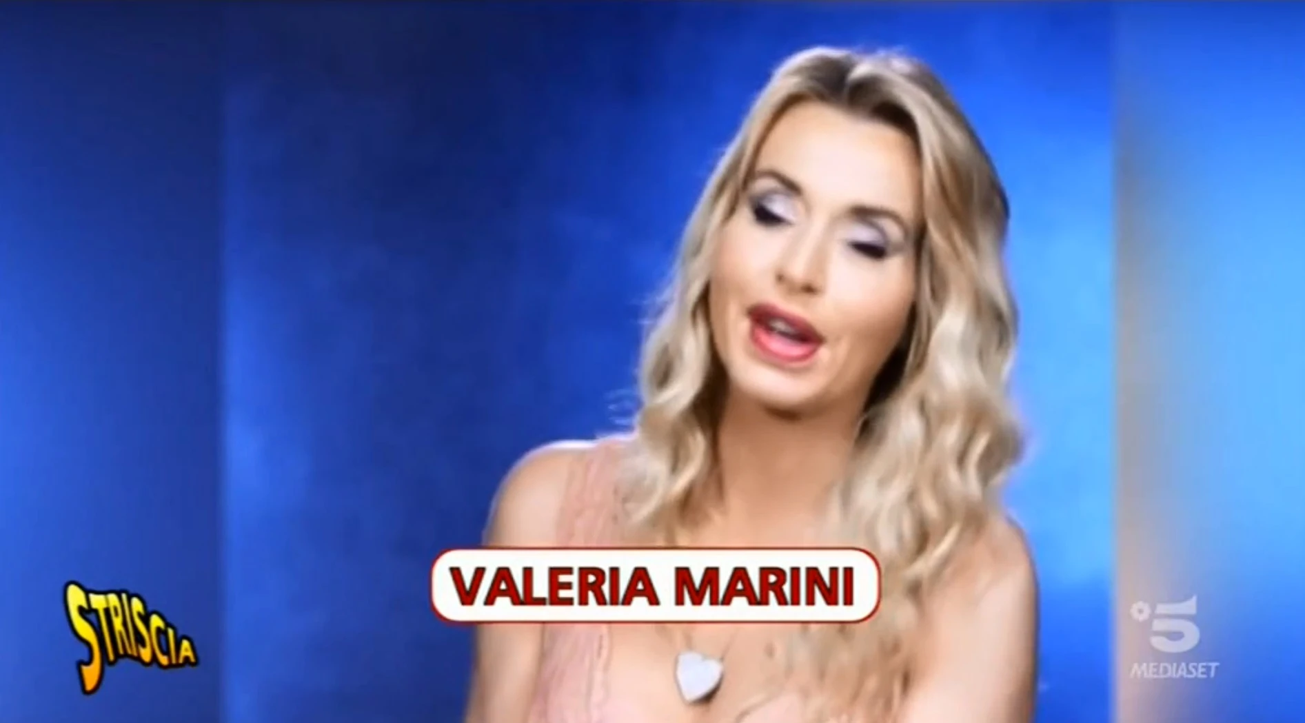 Striscia la Notizia inchioda Valeria Marini: labbra e "pisellone", il video che la inchioda